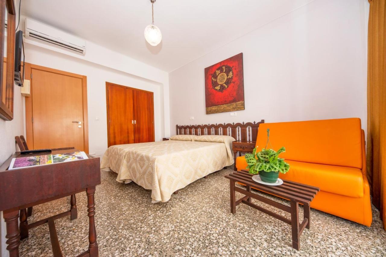 Hostal Y Apartamentos Santa Eulalia 산타 에우랄리아 데 리오 외부 사진
