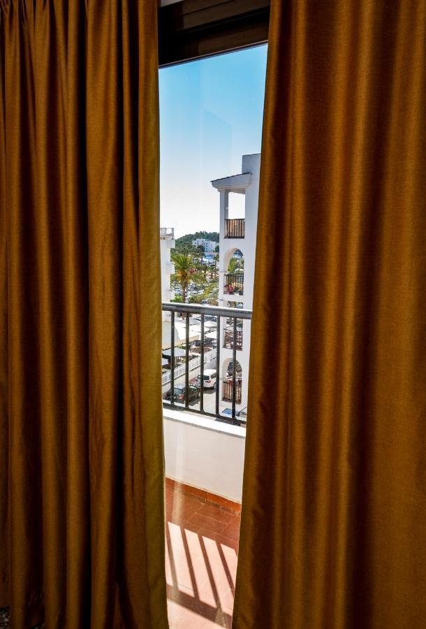 Hostal Y Apartamentos Santa Eulalia 산타 에우랄리아 데 리오 외부 사진