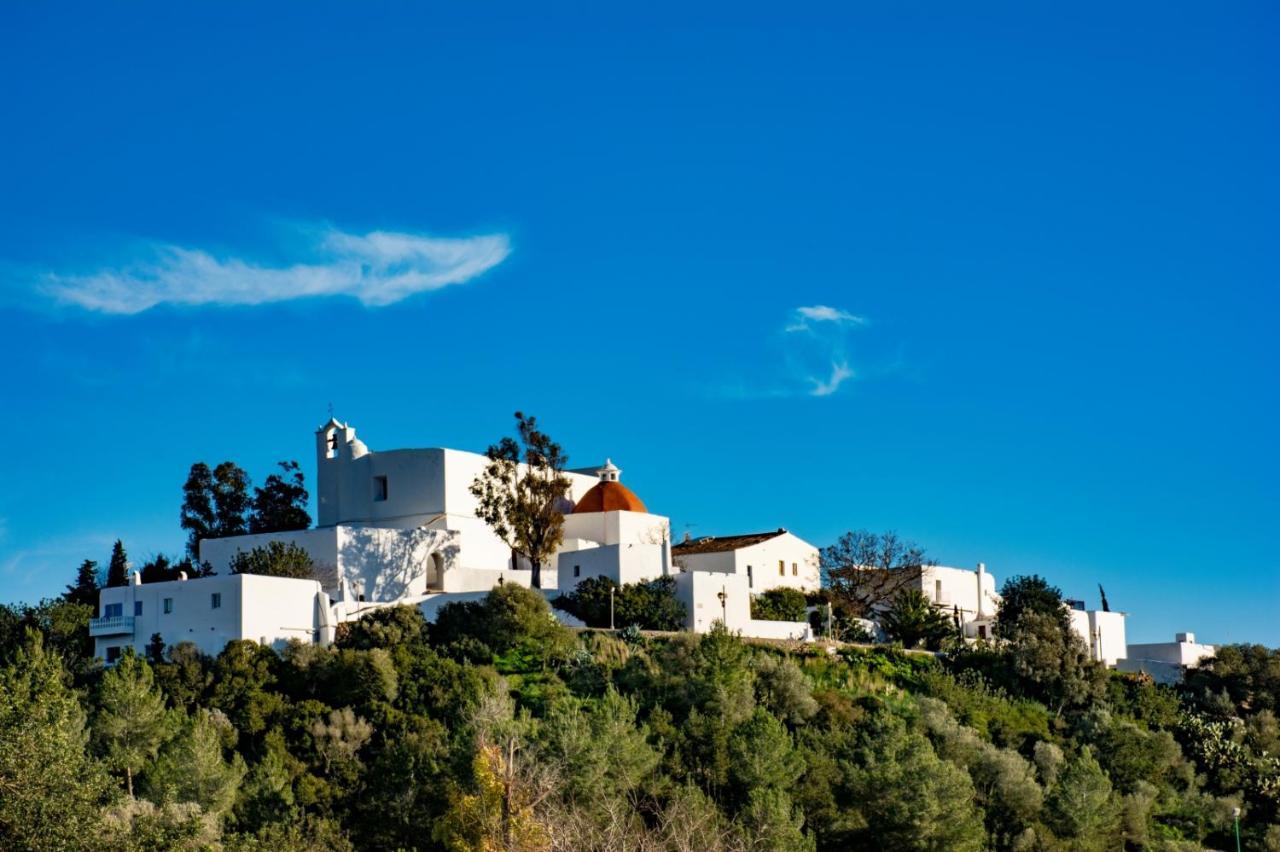 Hostal Y Apartamentos Santa Eulalia 산타 에우랄리아 데 리오 외부 사진