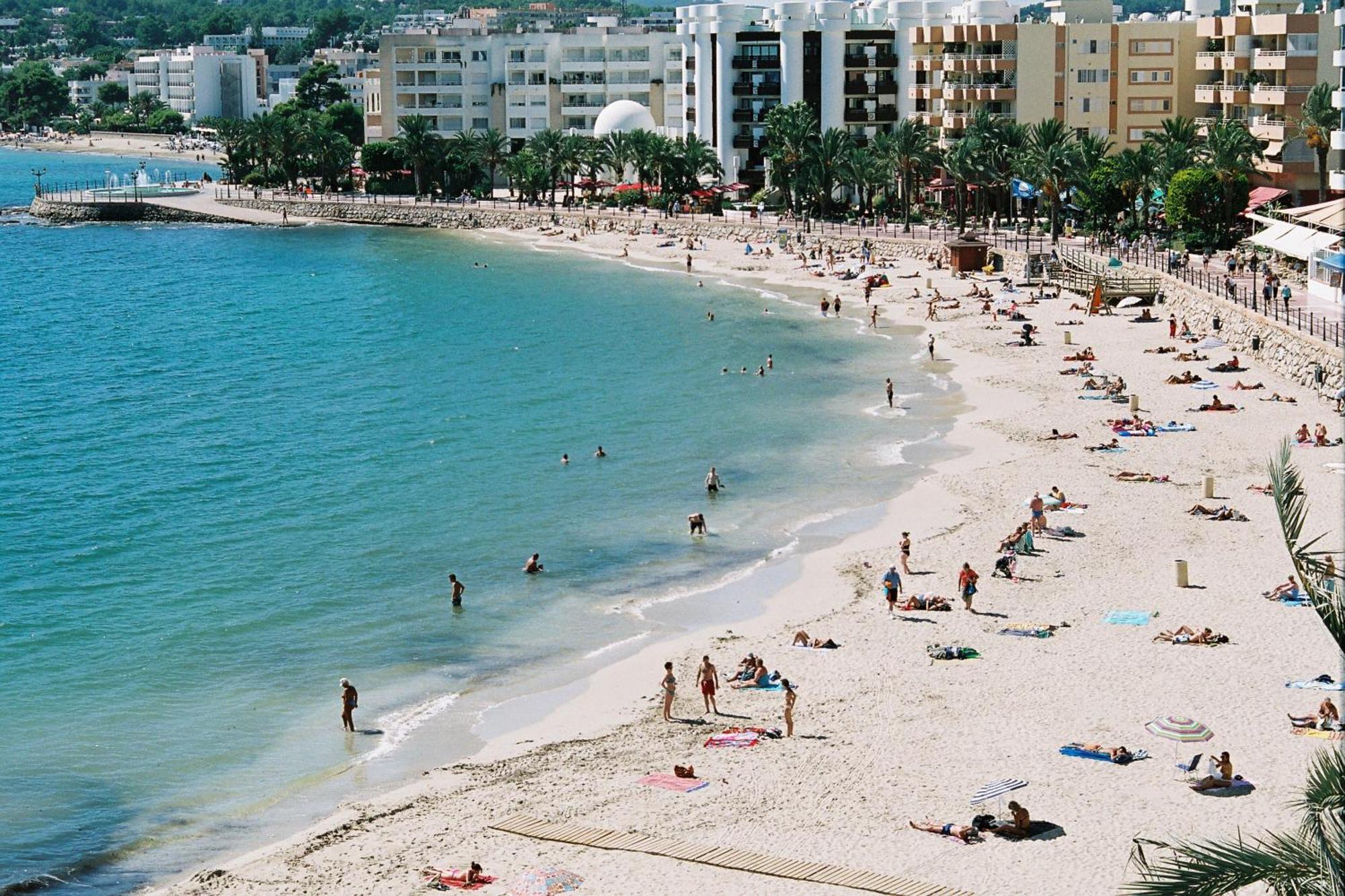 Hostal Y Apartamentos Santa Eulalia 산타 에우랄리아 데 리오 외부 사진