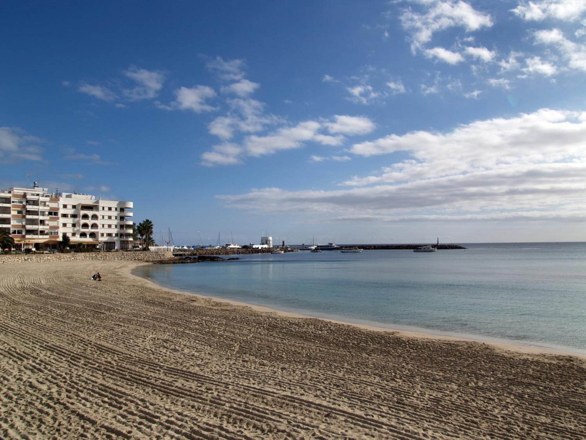 Hostal Y Apartamentos Santa Eulalia 산타 에우랄리아 데 리오 외부 사진