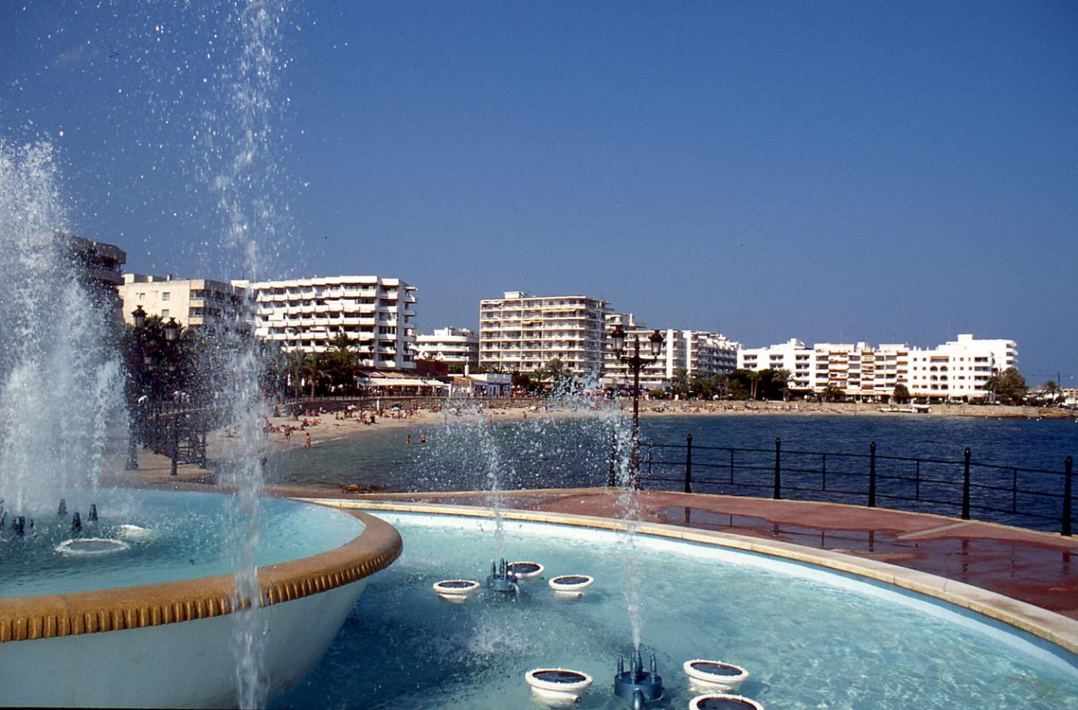 Hostal Y Apartamentos Santa Eulalia 산타 에우랄리아 데 리오 외부 사진