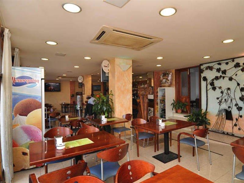 Hostal Y Apartamentos Santa Eulalia 산타 에우랄리아 데 리오 외부 사진